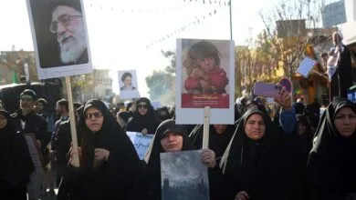 زنان قمی کفن پوش شدند | تصاویر
