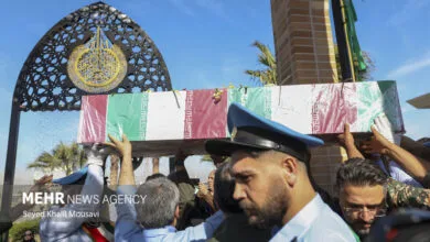 پیکر شهید «عباسی چقازردی» بر دستان مردم کرمانشاه تشییع شد