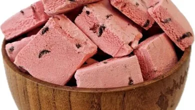 دستور تهیه بستنی خشک بادام‌زمینی برای شب چله