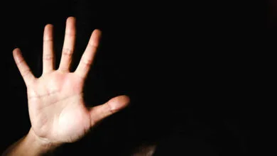 کتک خوردن بازرس غذا و دارو در کرج | شکستن دست بازرس خانم توسط داروخانه‌چی