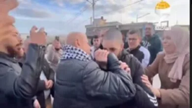 «محمد العباسی» اسیر فلسطینی در آغوش خانواده پس از ۱۳ سال اسارت+ فیلم