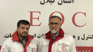 توزیع غذای گرم در بین مردم سیل زده پیربازار