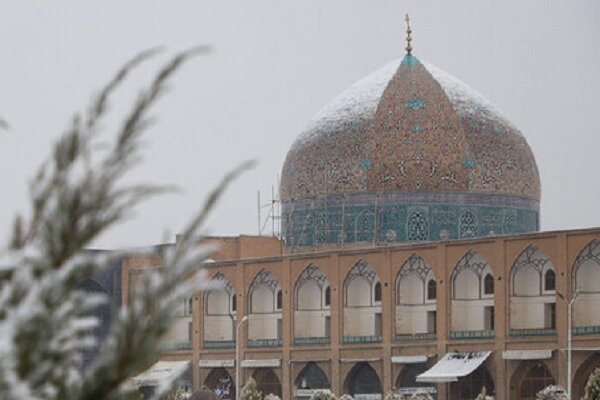 طغیانی: ۲ گنبد مسجد شیخ لطف‌الله و جامع عباسی به افتضاح مرمتی کشور تبدیل شده‌اند