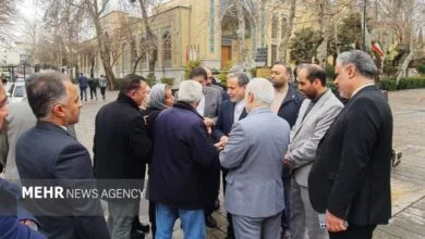بازدید سرزده عراقچی از بخشهای کنسولی وزارت امور خارجه بازدید سرزده عراقچی از بخشهای کنسولی وزارت امور خارجه