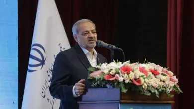 دشمن تلاش میکند تا دولتها را از صف مردم جداکند